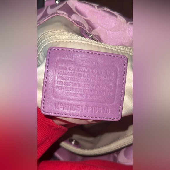 Coach Ashley Signature satchel in purple sateen and patent leather - Picture 8 of 10